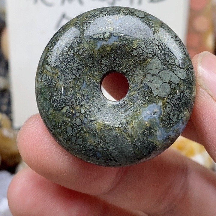 颈饰未镶嵌硅化珊瑚（珊瑚玉）