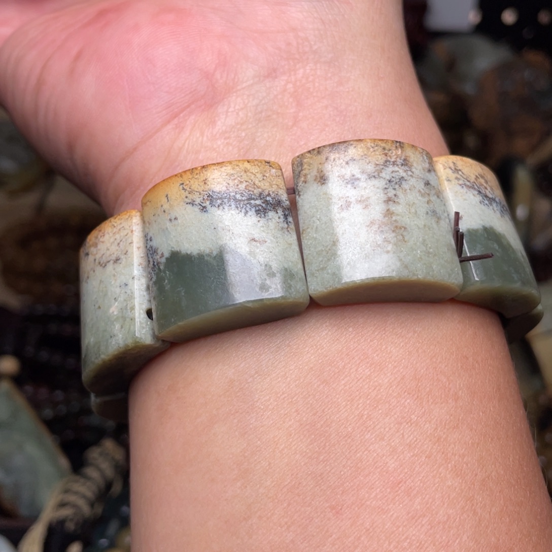 岫岩河磨玉（透闪石质玉）未镶嵌颈饰