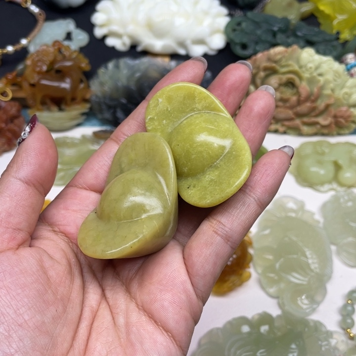 蛇纹石玉未镶嵌颈饰