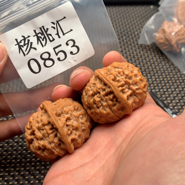 文玩核桃吊坠黄松峪43