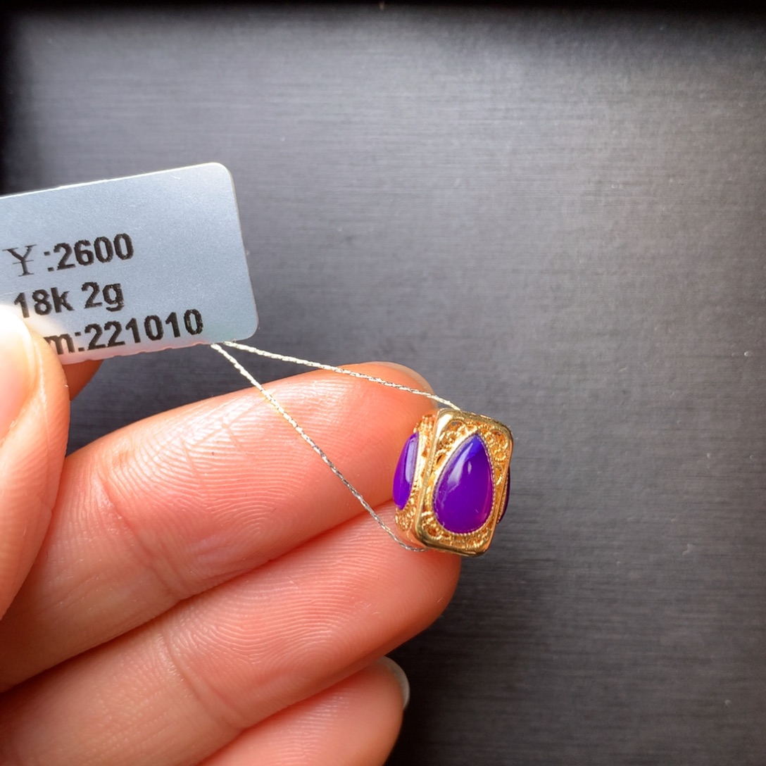 女***柜苏纪石（舒俱来）18K金镶嵌吊坠