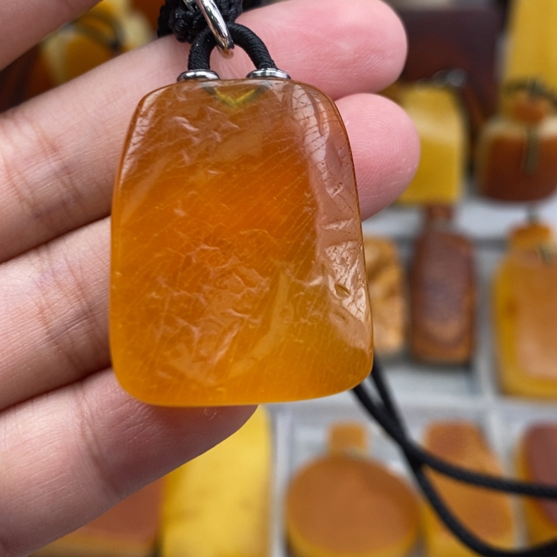 琥珀吊坠(赠链)未镶嵌