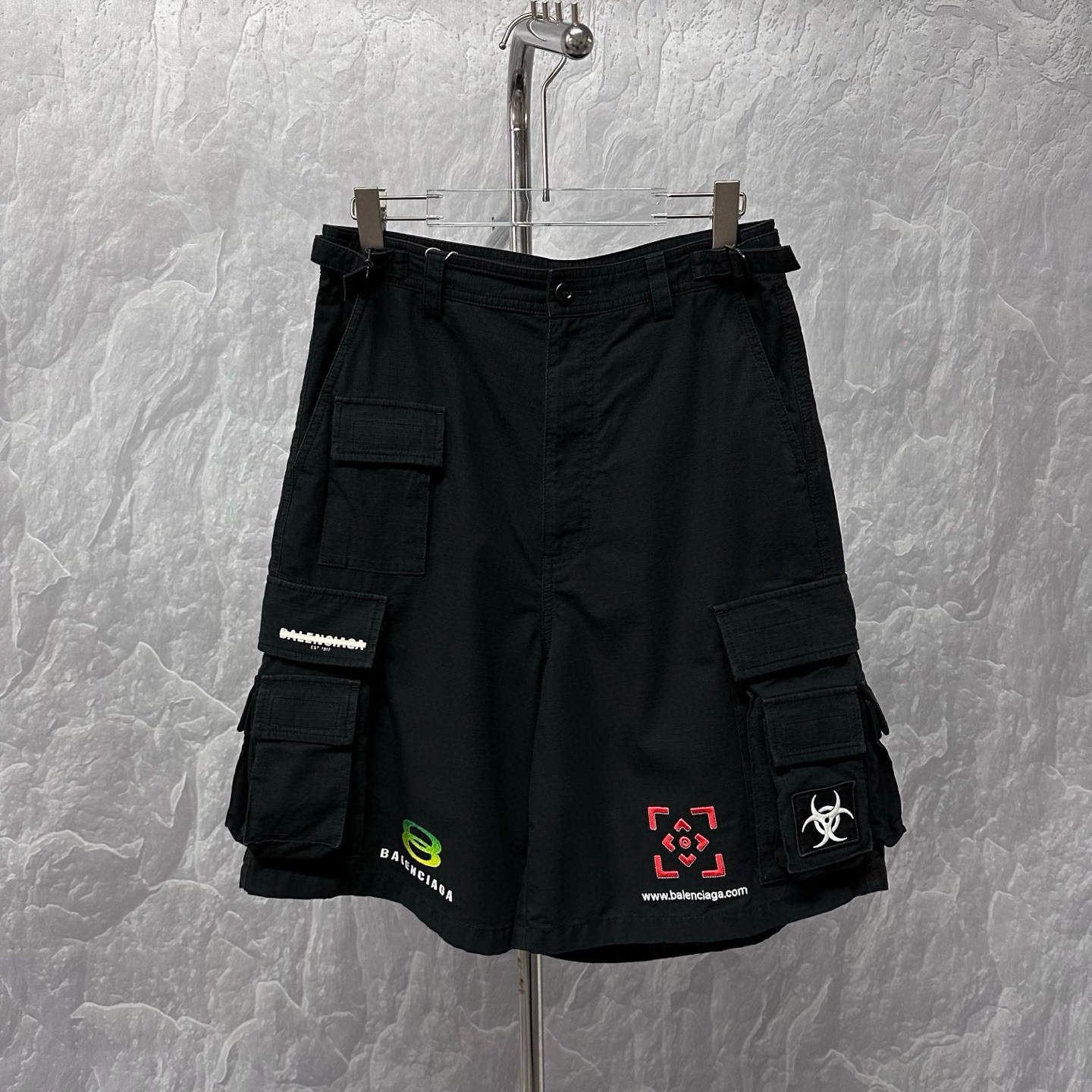 未使用 Balenciaga/巴黎世家 生化刺绣工装短裤 44码J01960