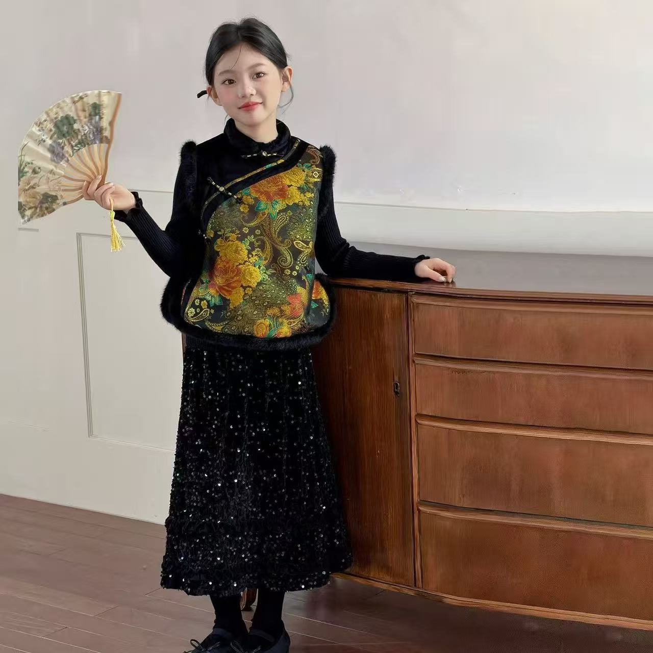 女童装秋冬时髦洋气拜年服套装中大儿童加厚马甲亮片裙毛衣三件套