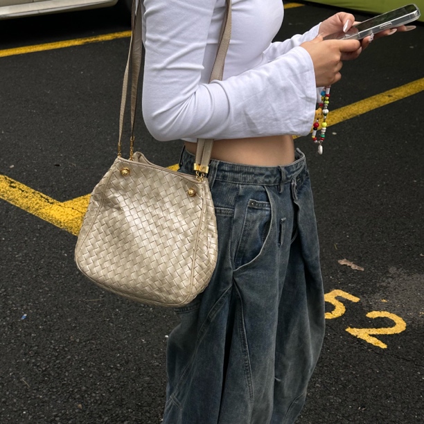 95新 BOTTEGA VENETA/葆蝶家 bv编织水桶包 可斜挎/95新