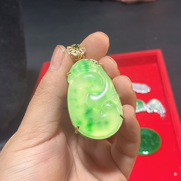 翡翠耳坠未镶嵌价格