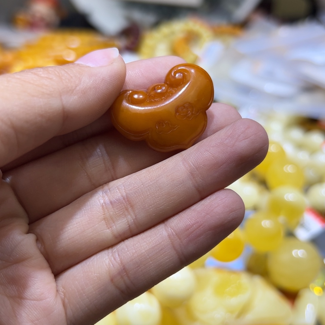 琥珀珠宝奇石未镶嵌