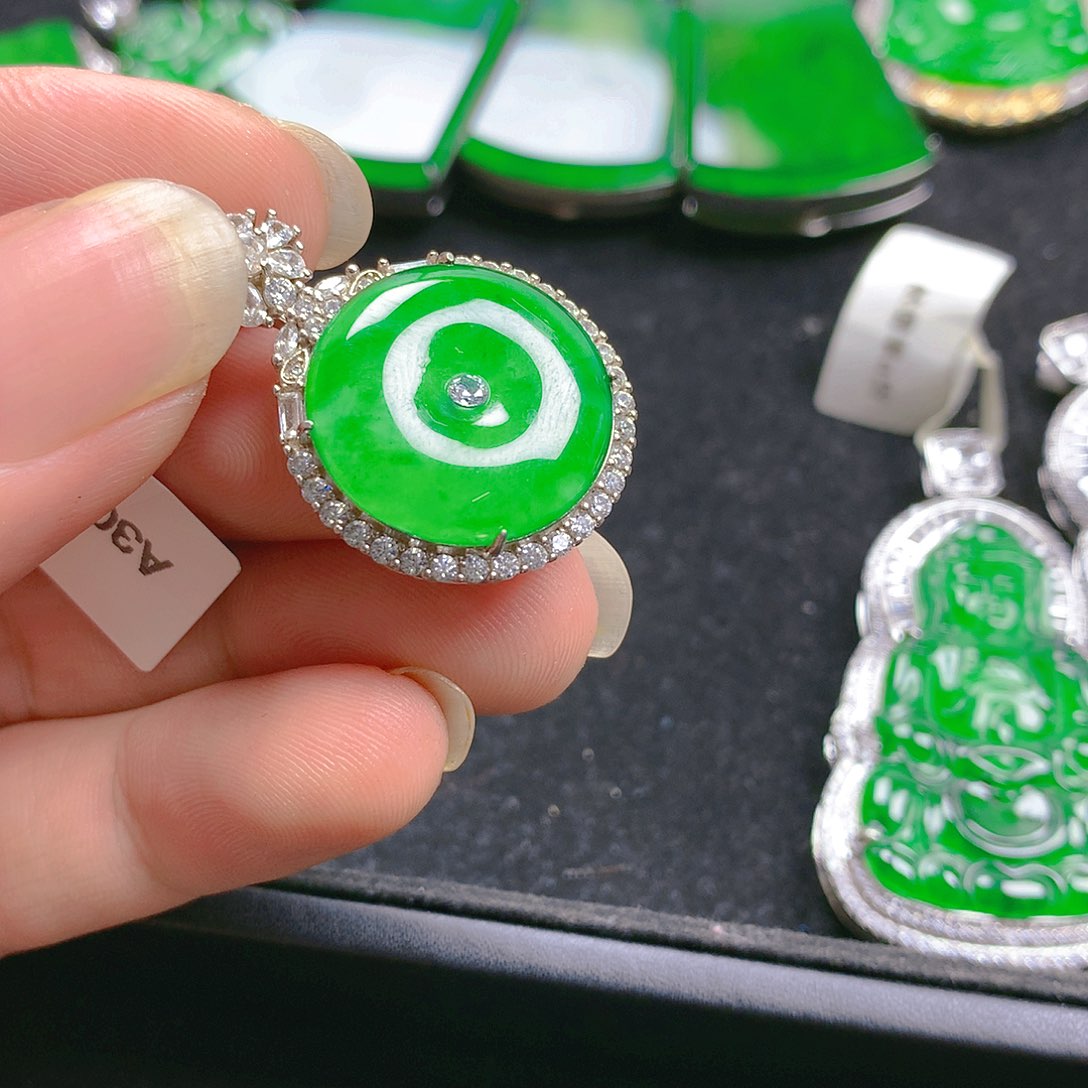 翡翠银S925镶嵌颈饰翡翠