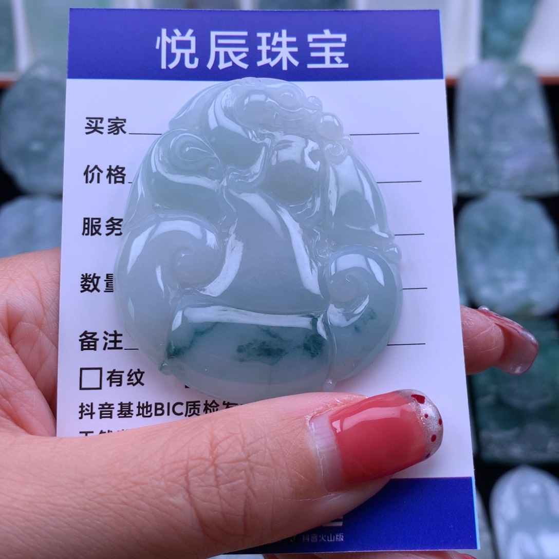 翡翠颈饰未镶嵌翡翠如意