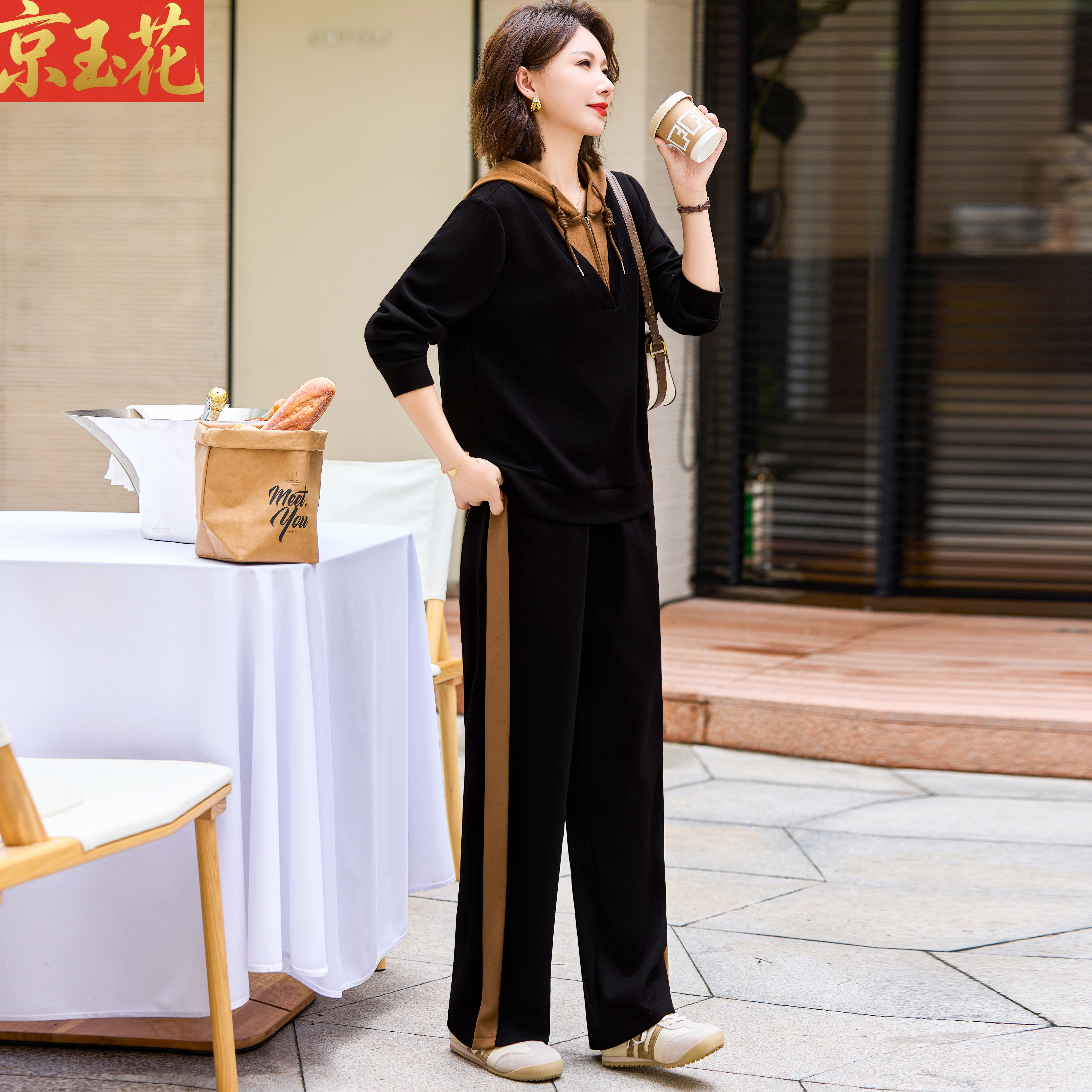 妈妈套装秋装外套休闲运动服洋气新款中老年女春秋时尚宽松两件套