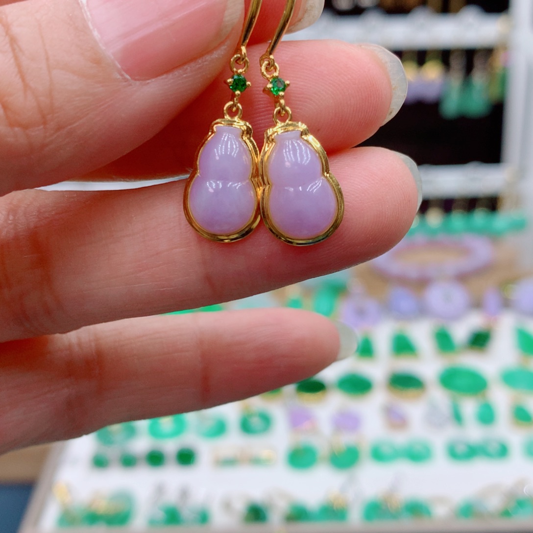 翡翠18K金镶嵌耳饰的