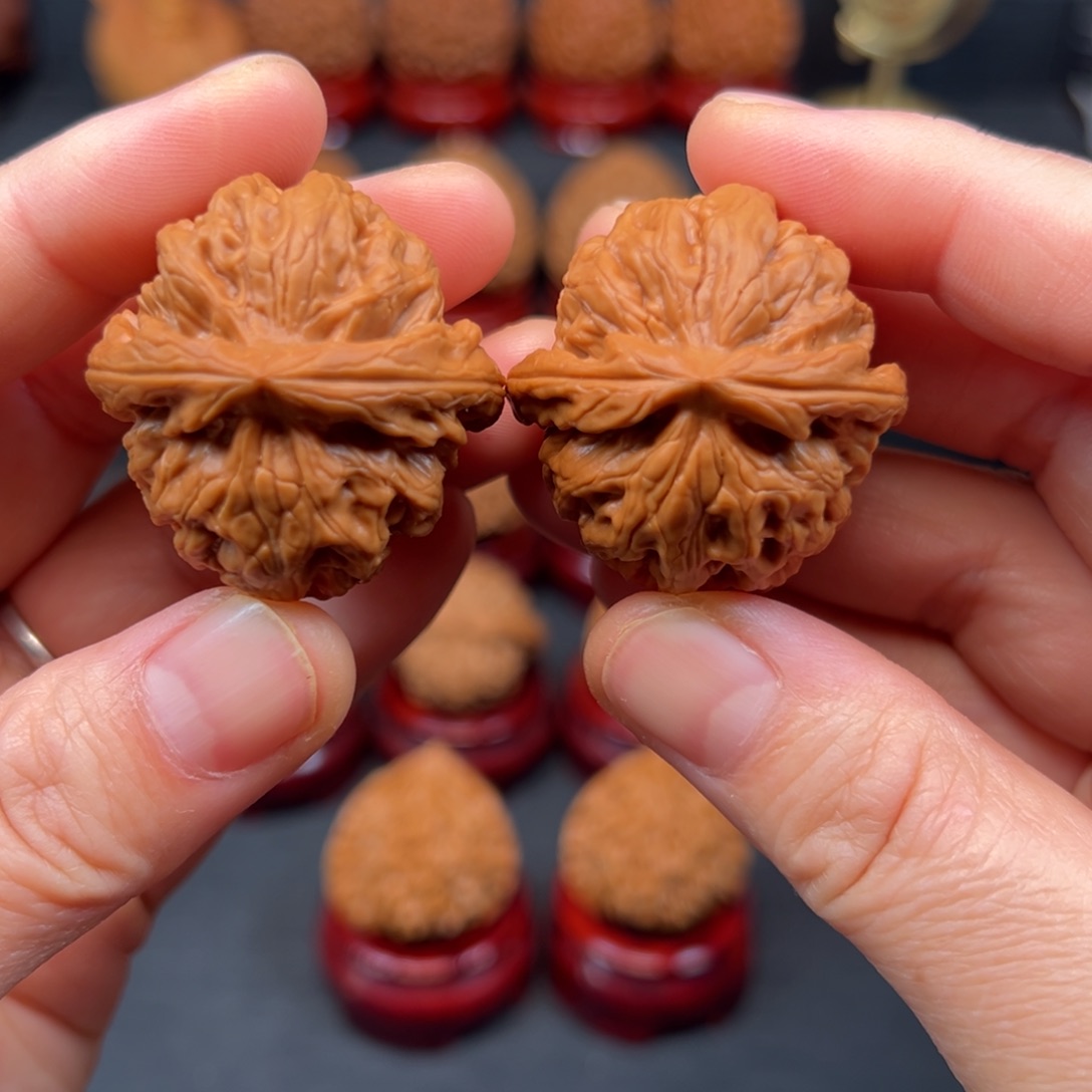 文玩核桃吊坠36红锦鲤