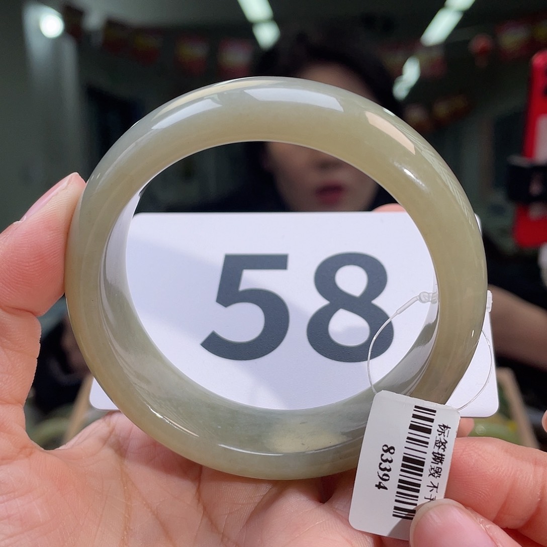 和田玉手镯未镶嵌色纹