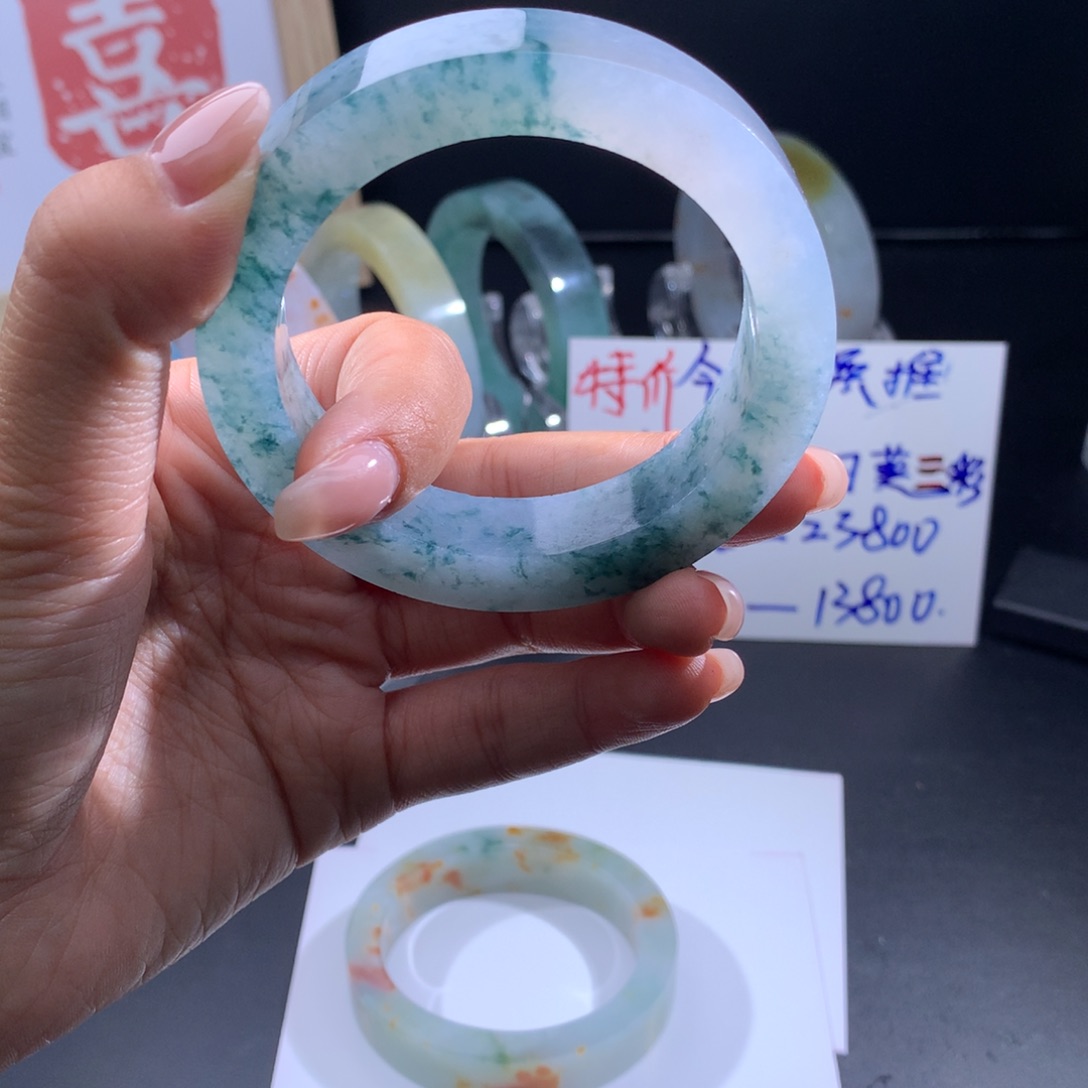 定制翡翠翡翠手镯未镶嵌比***?
