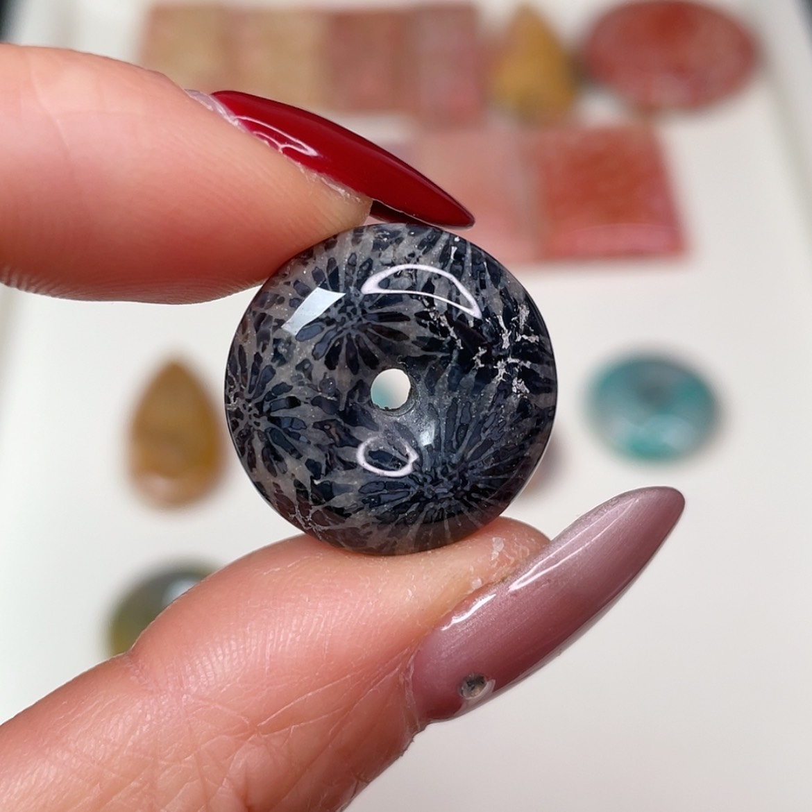 【闪购商品】未镶嵌吊坠(赠链)硅化玉
