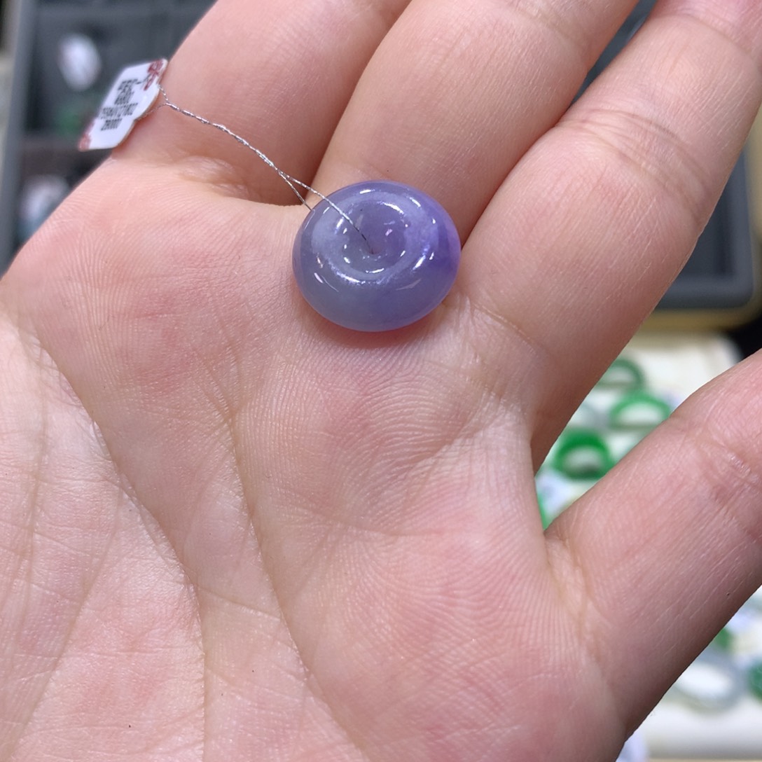 翡翠颈饰未镶嵌?**宝翡翠