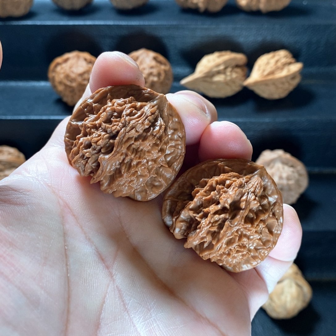 桃核把件野生原树血滴子39