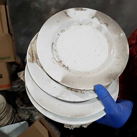 摆件盘子碗茶壶啥都有