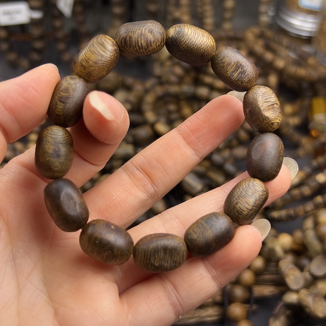 天***辰手串沉香海南莺歌绿奇楠瘤疤