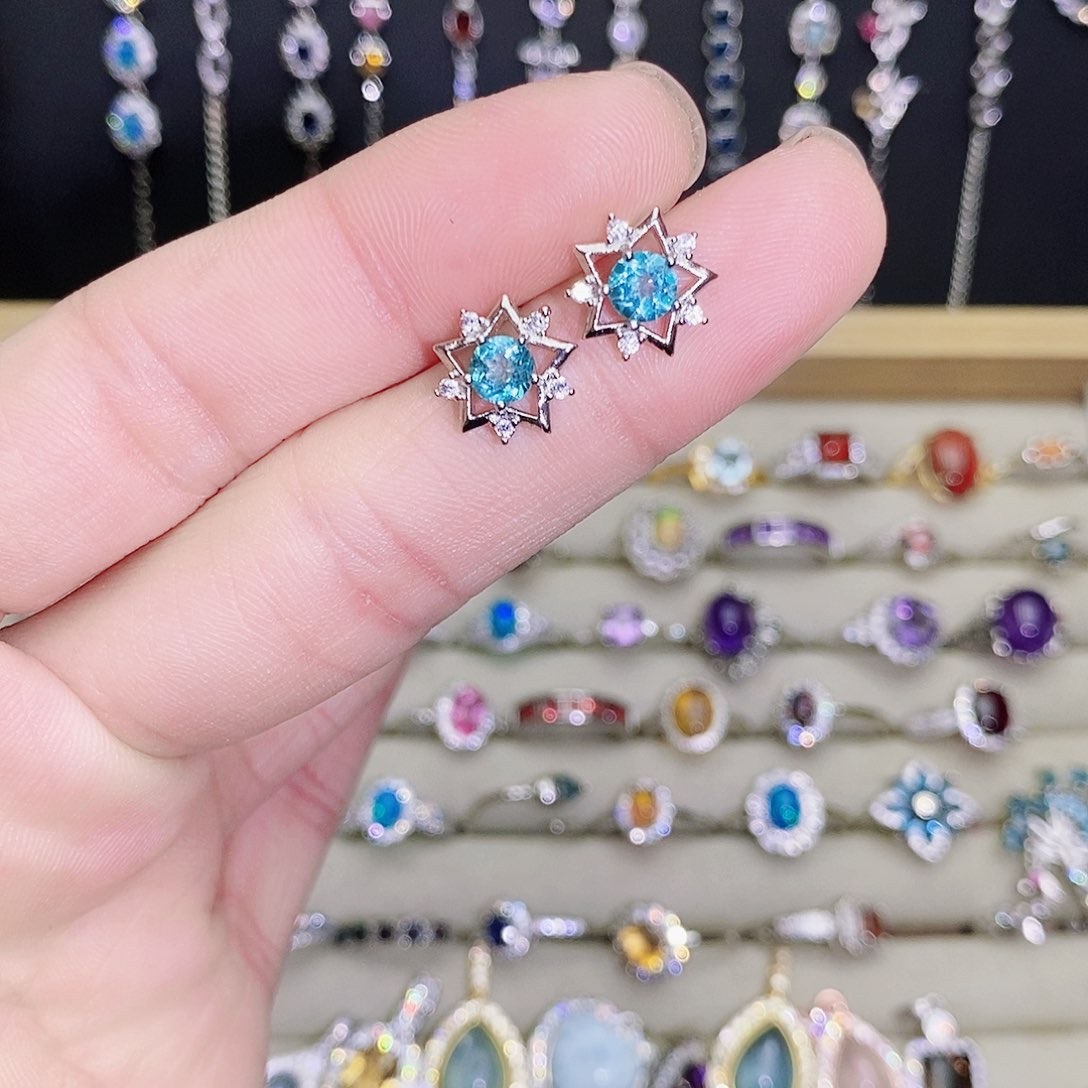 未镶嵌托帕石耳饰