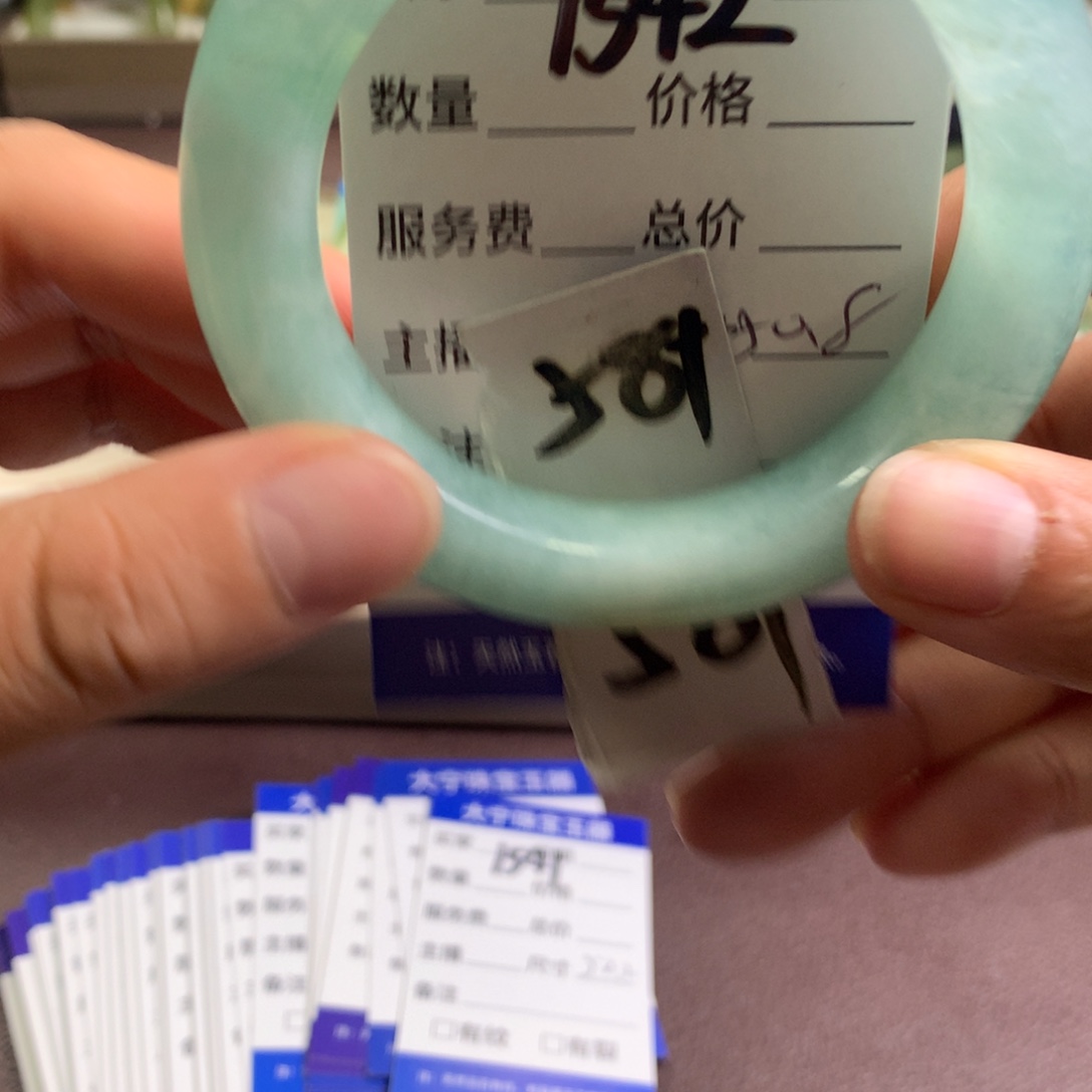嘴***扬蛇纹石玉未镶嵌手镯1542