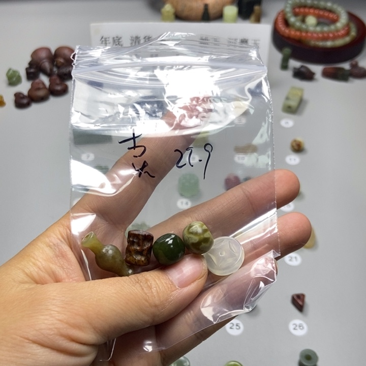 卖***荣蛇纹石玉未镶嵌项链