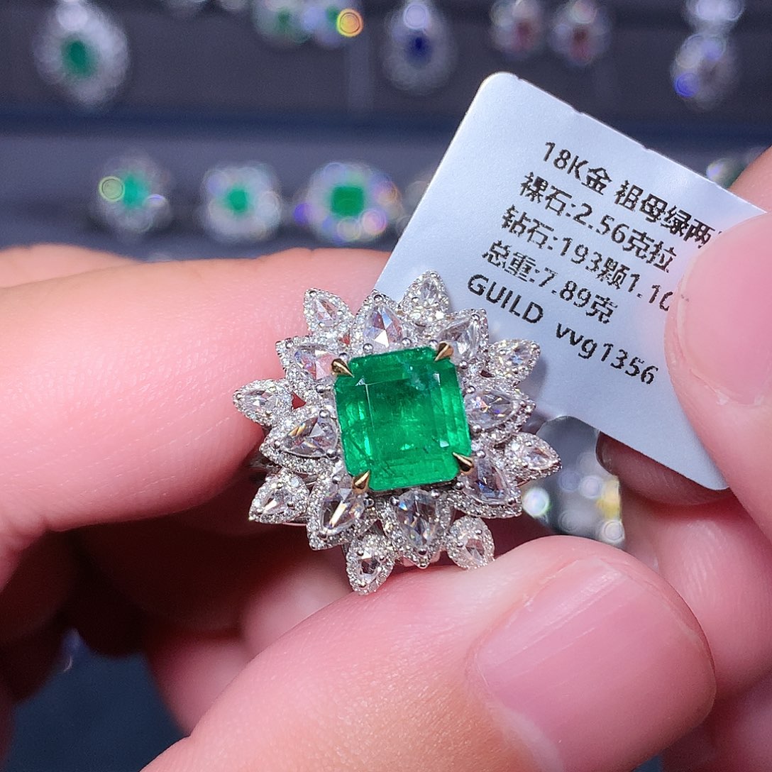 戒指18K金镶嵌祖母绿