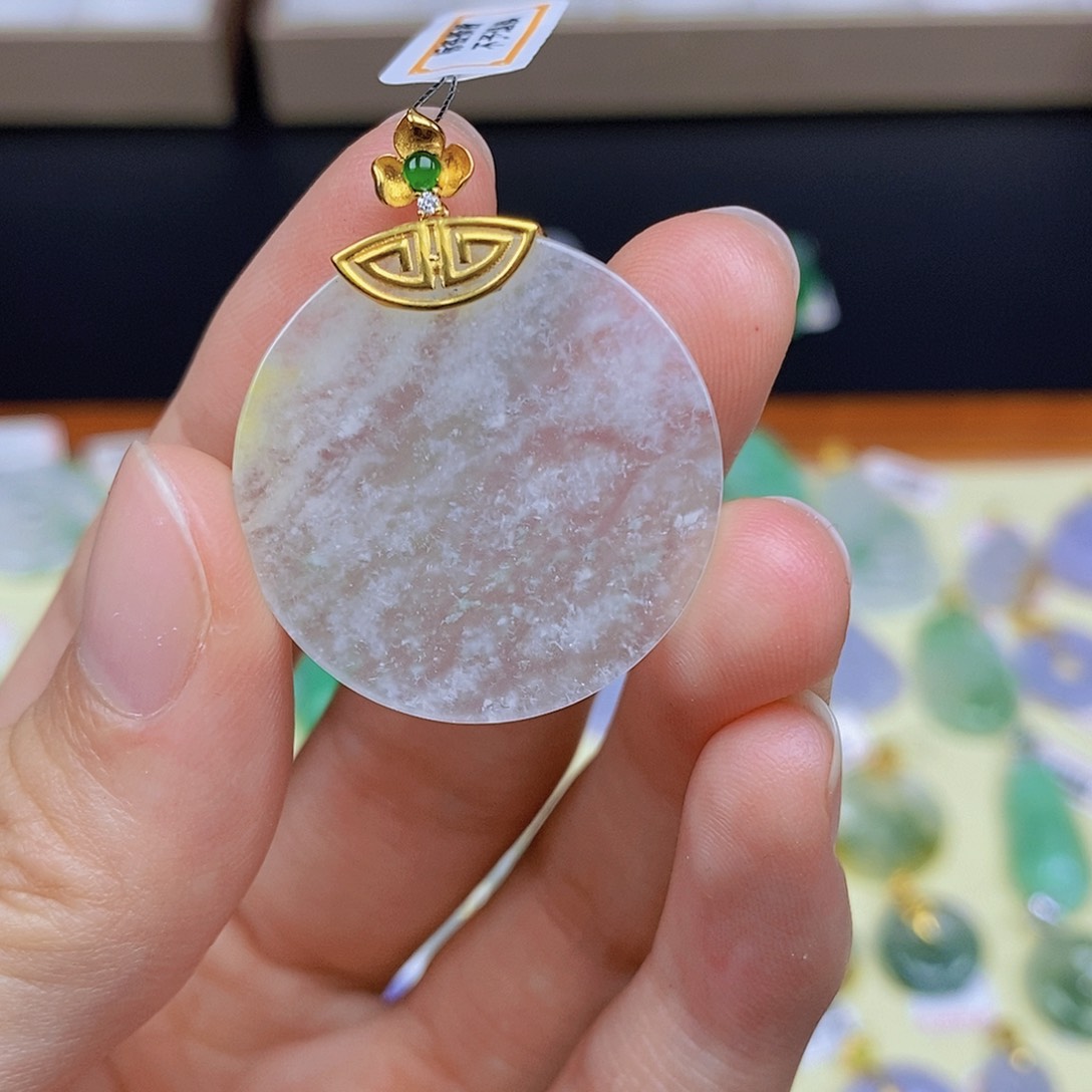 翡翠颈饰18K金镶嵌翡翠