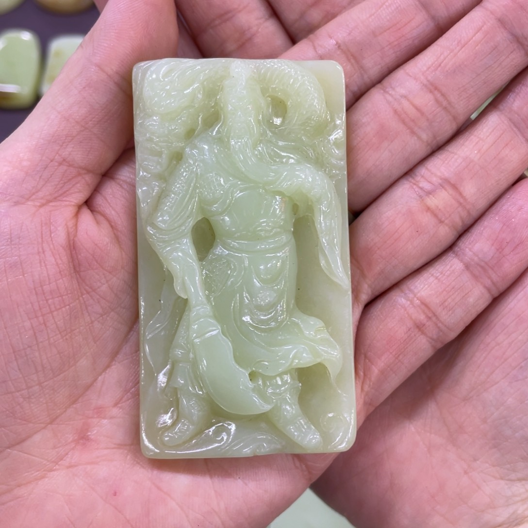 颈饰未镶嵌岫岩老玉（透闪石质玉）无***?