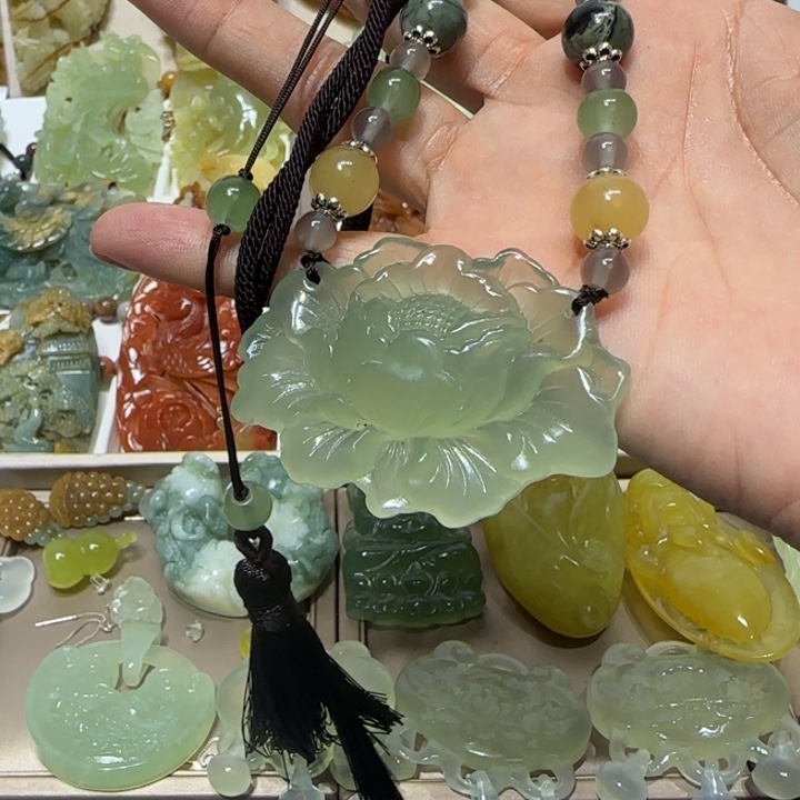 蛇纹石玉吊坠未镶嵌