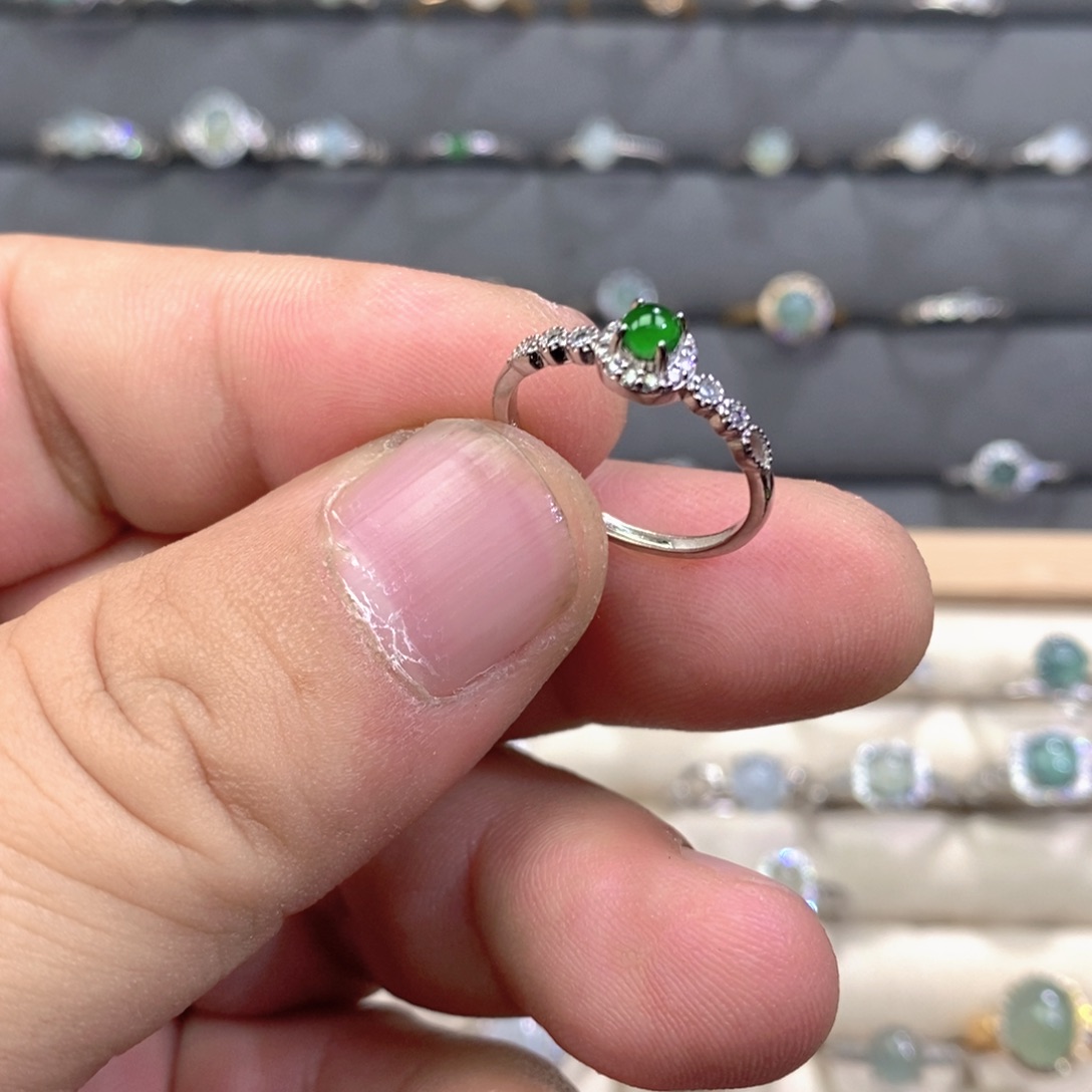 翡翠未镶嵌戒指翡翠