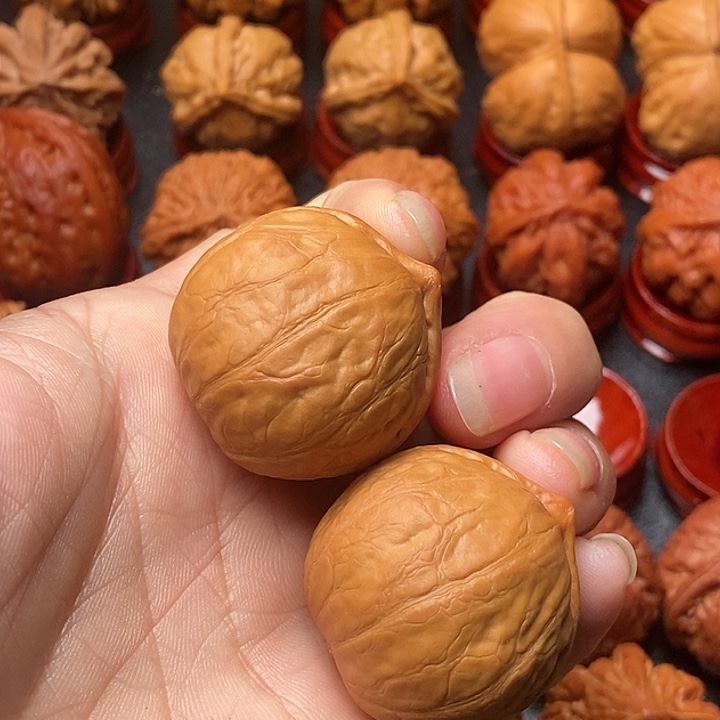 文玩核桃吊坠元宝