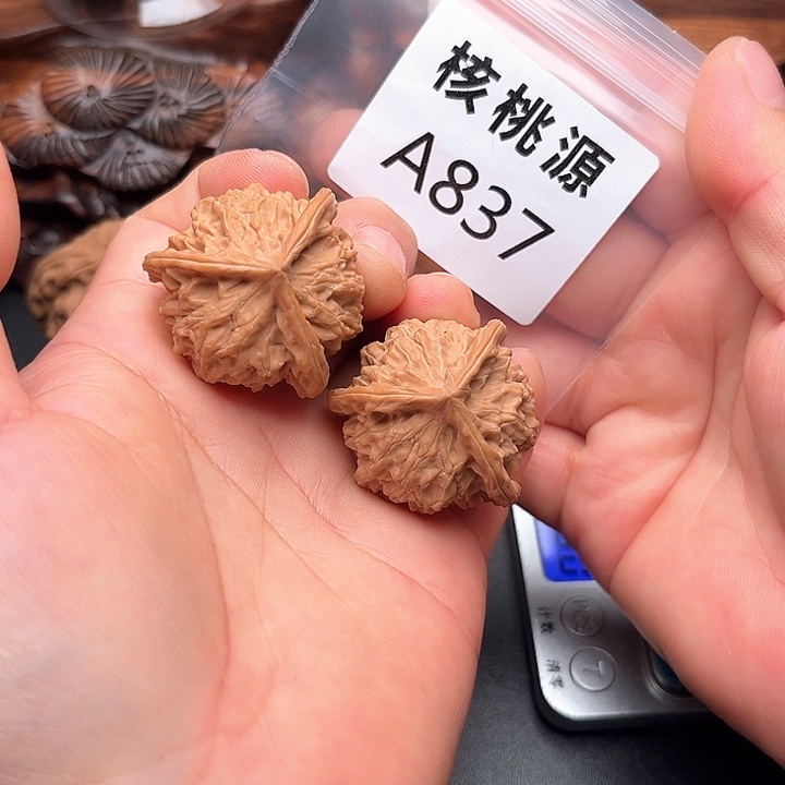 吊坠文玩核桃三棱36