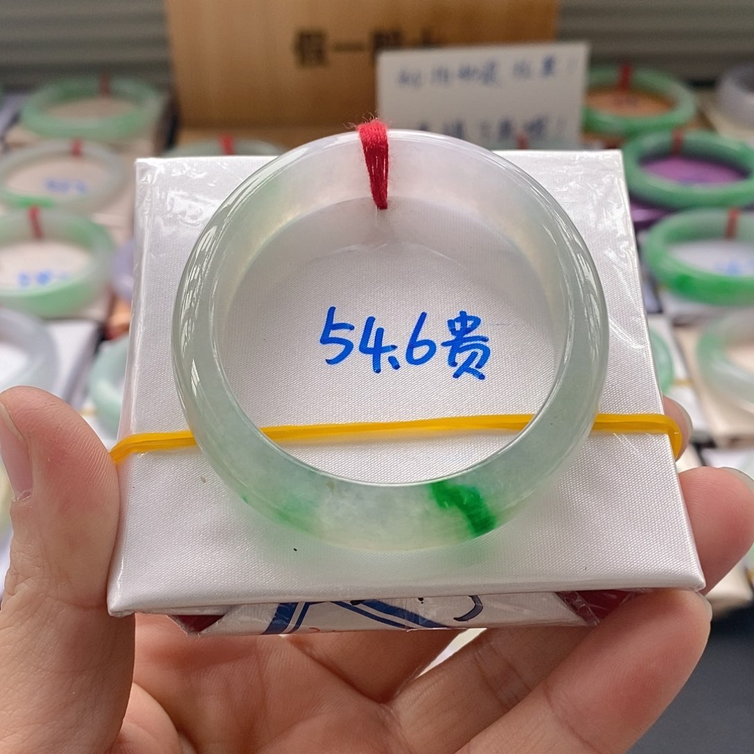 翡翠手镯未镶嵌稚****）手镯
