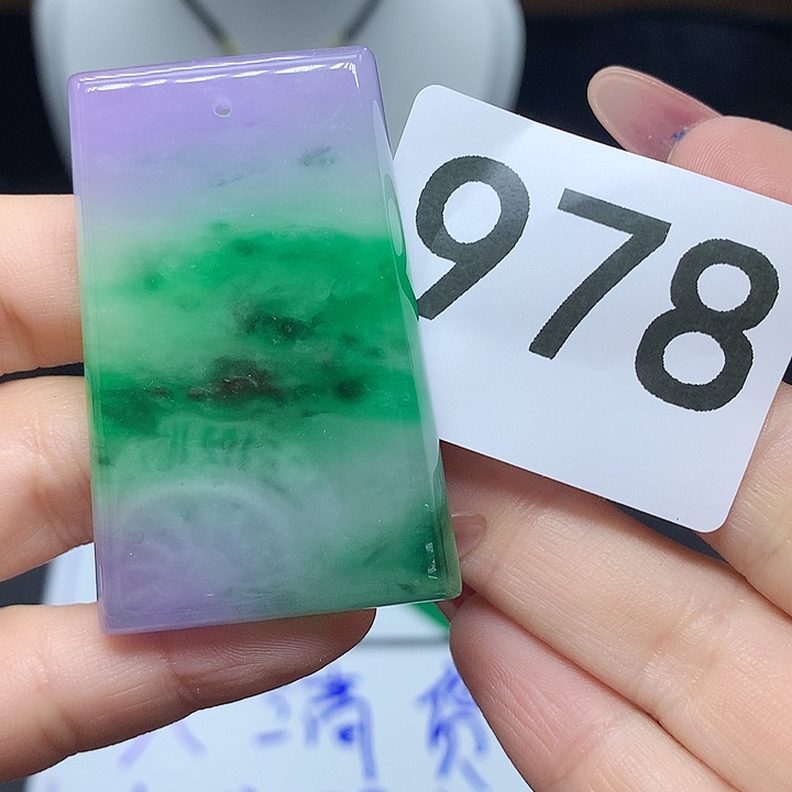 翡翠吊坠(赠链)未镶嵌