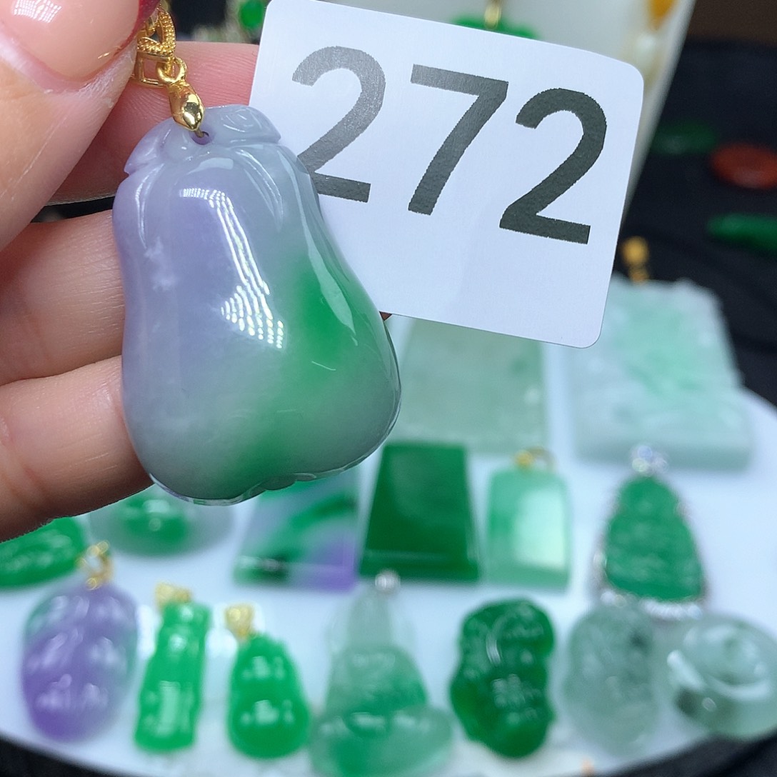 翡翠吊坠(赠链)未镶嵌