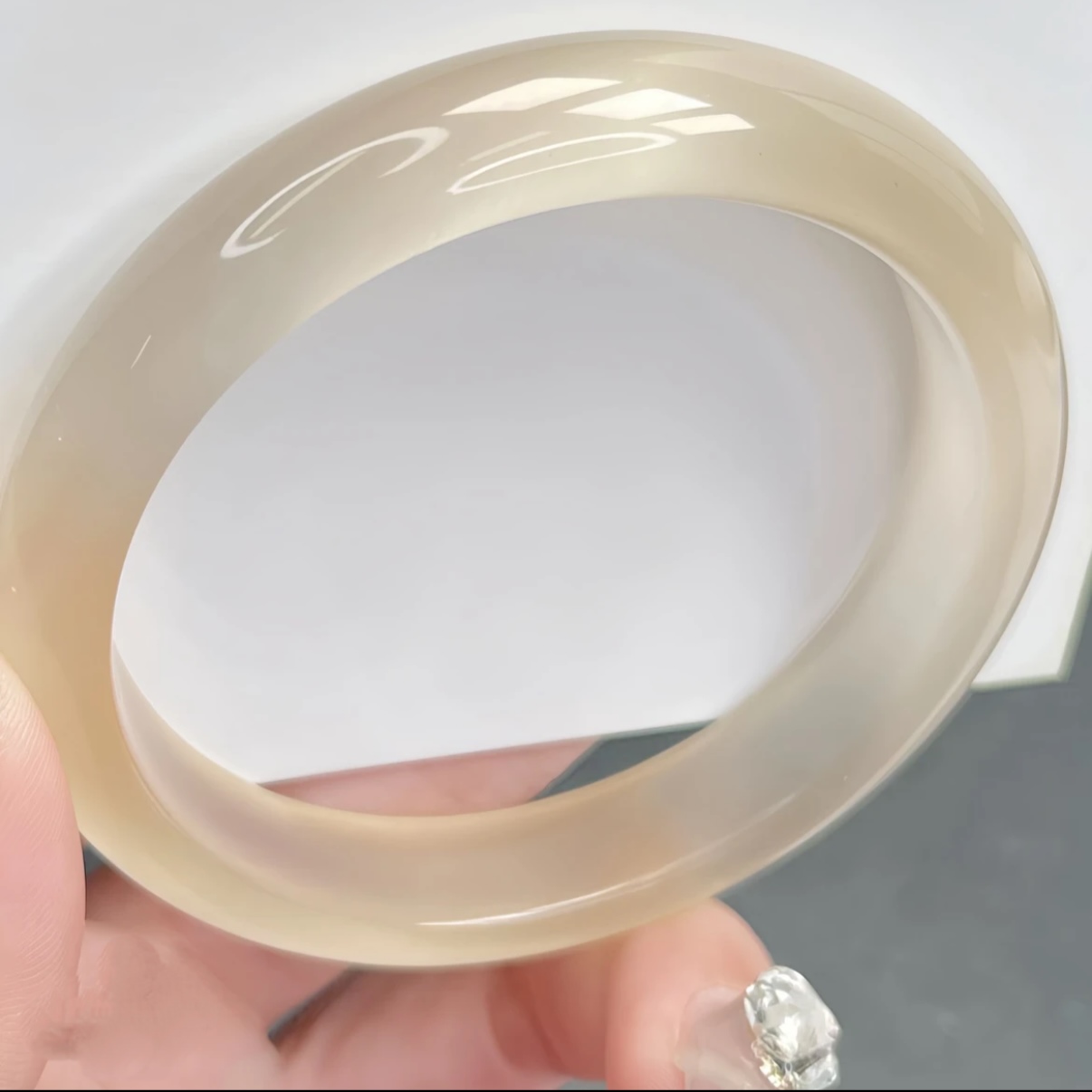 香槟金 时尚大气  尽显气质 63圈口手镯