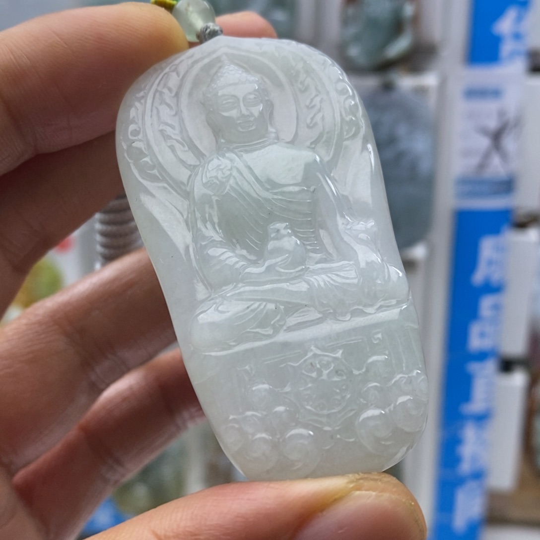 翡翠颈饰未镶嵌佛