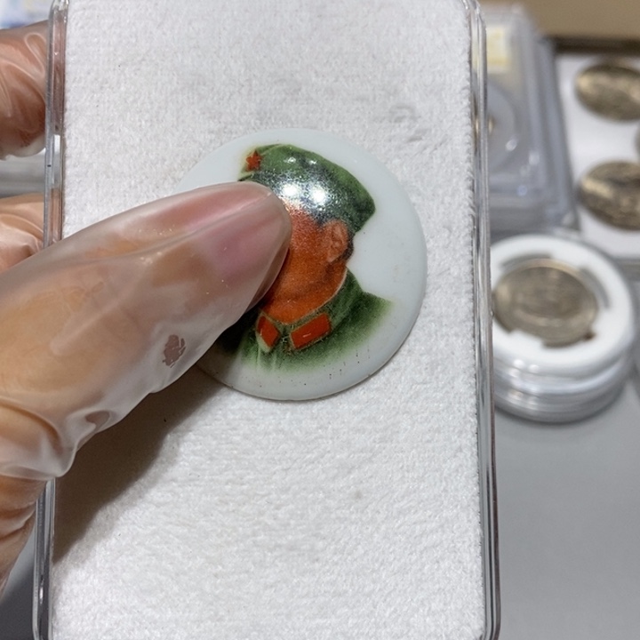 其他普通金属毛爷爷纪念章一枚随机发货