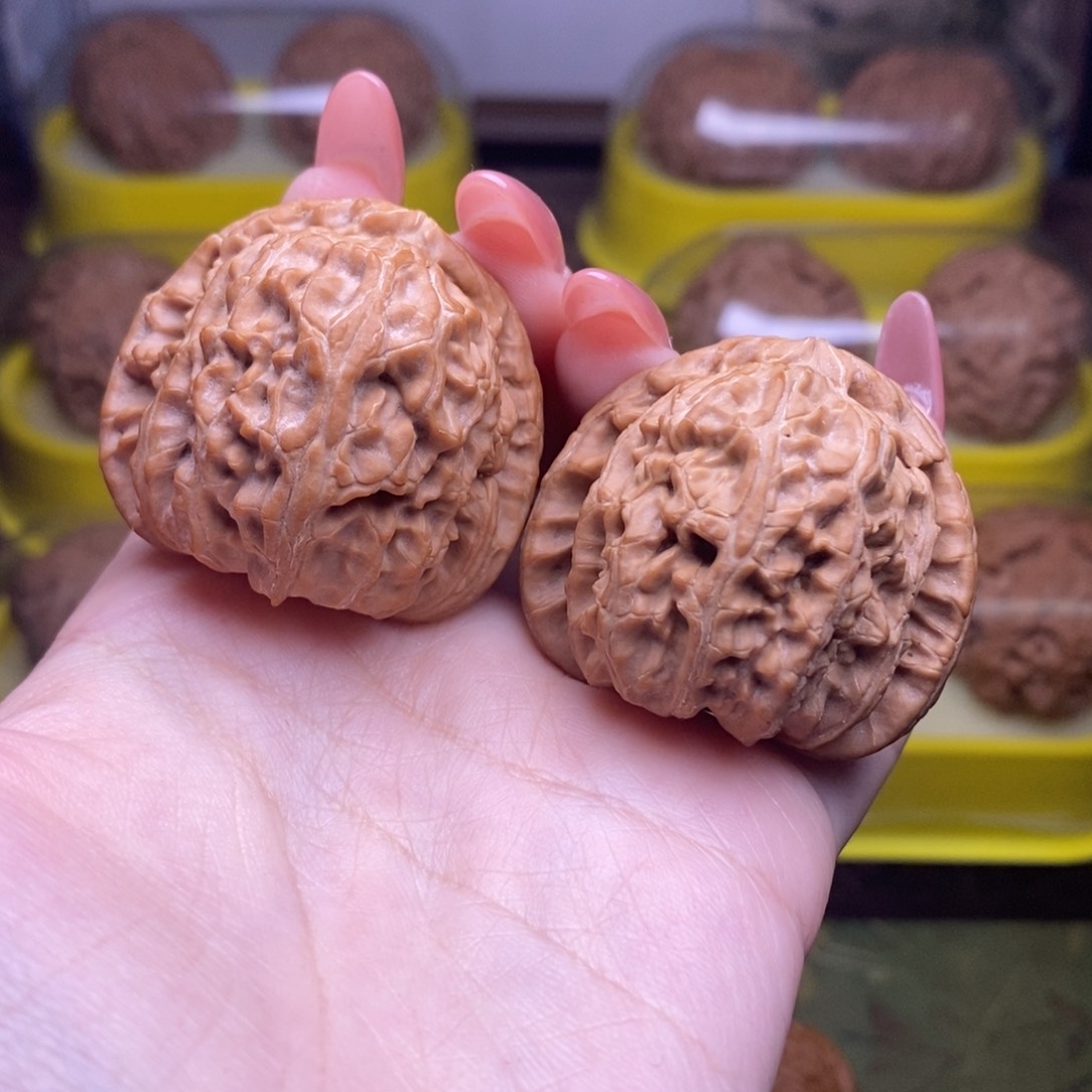 文玩核桃把件全品39尺三角白狮子头A17321