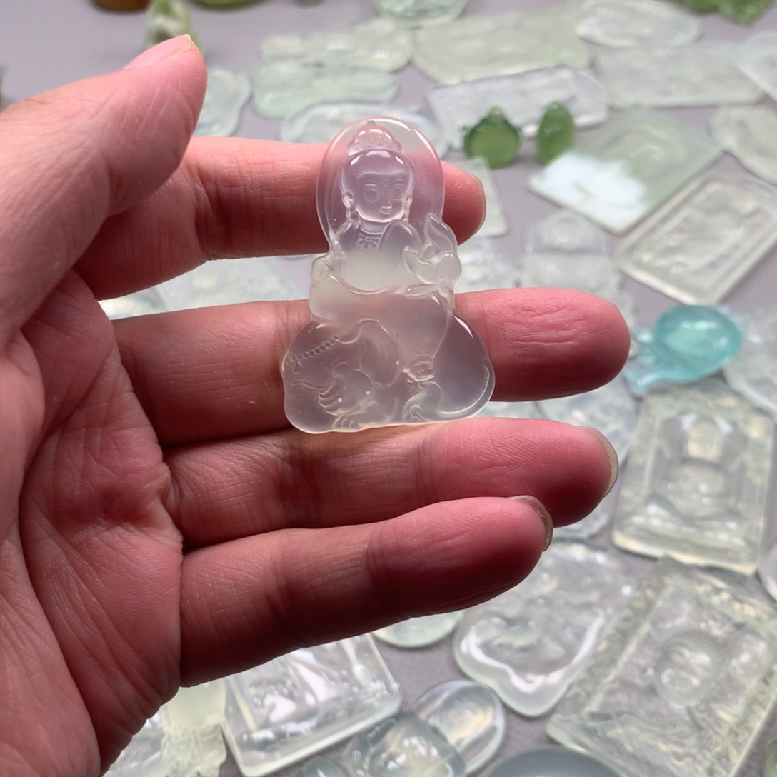 蛇纹石玉颈饰未镶嵌