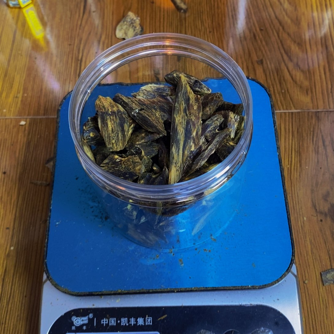 朋***友沉香碎屑沉香棋楠糖结块料100克