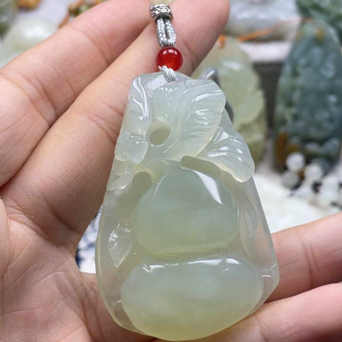 蛇纹石玉颈饰未镶嵌