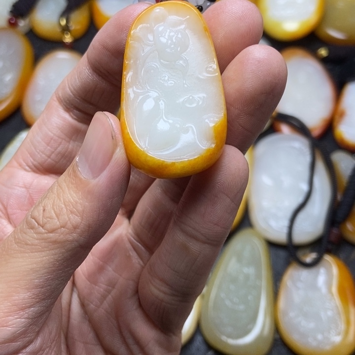 和田玉未镶嵌颈饰