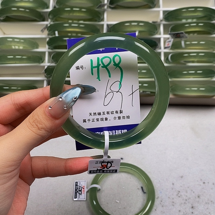 蛇纹石玉未镶嵌手镯田*胖