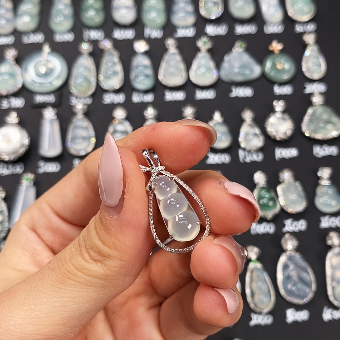 翡翠18K金镶嵌颈饰