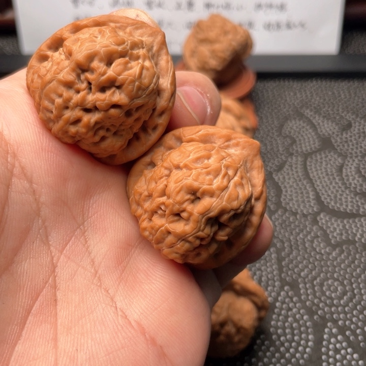 文玩核桃吊坠刘*憨金字塔37尺寸