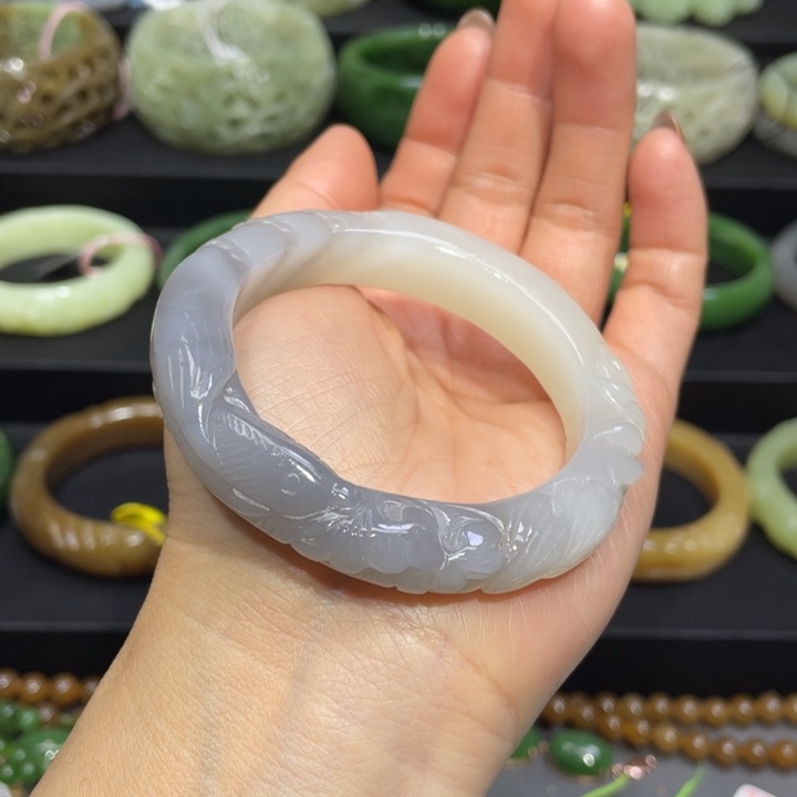 和田玉手镯51圈口 编号7未镶嵌