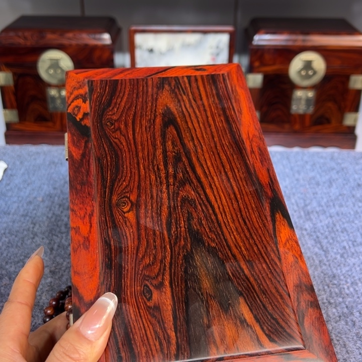 木a***a微凹黄檀25x14翻盖盒