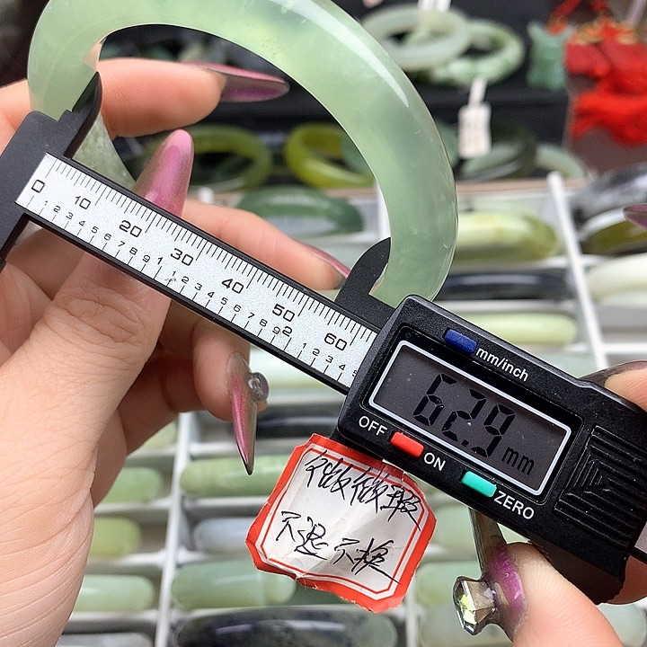 蛇纹石玉手镯未镶嵌677